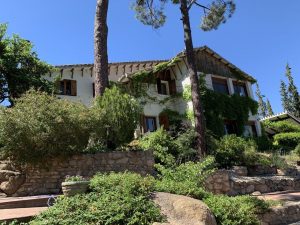 VENTA DE CASA DE 570 M2, DANDO A UN PANTANO, EN LA PROVINCIA DE ÁVILA